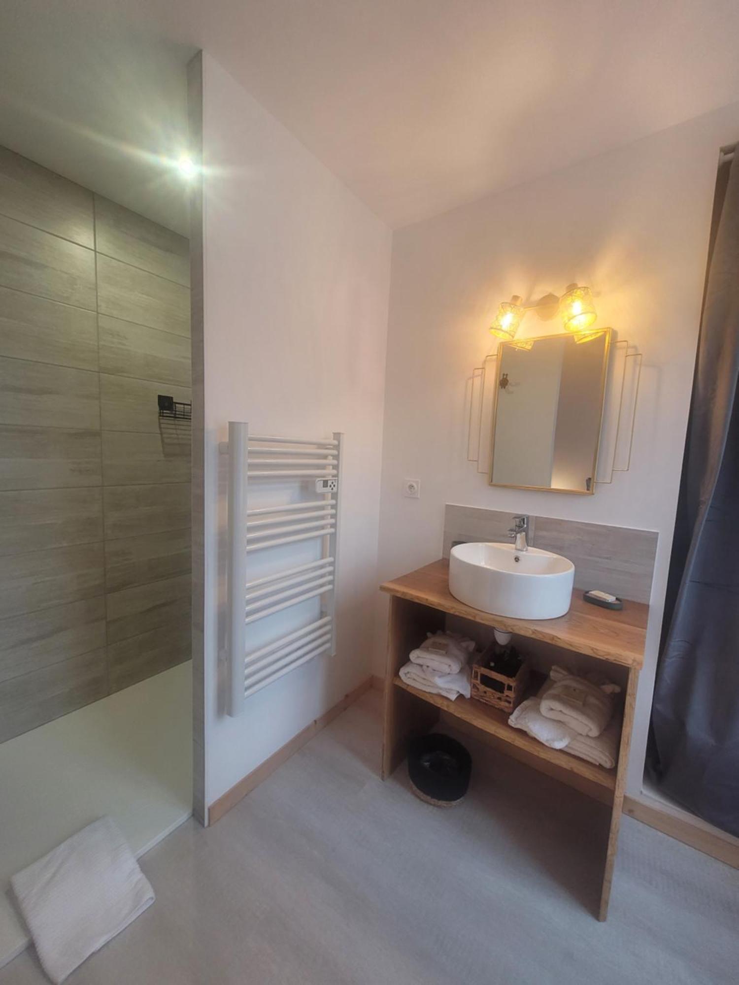 Lekker Slaap Hotell Parthenay Eksteriør bilde