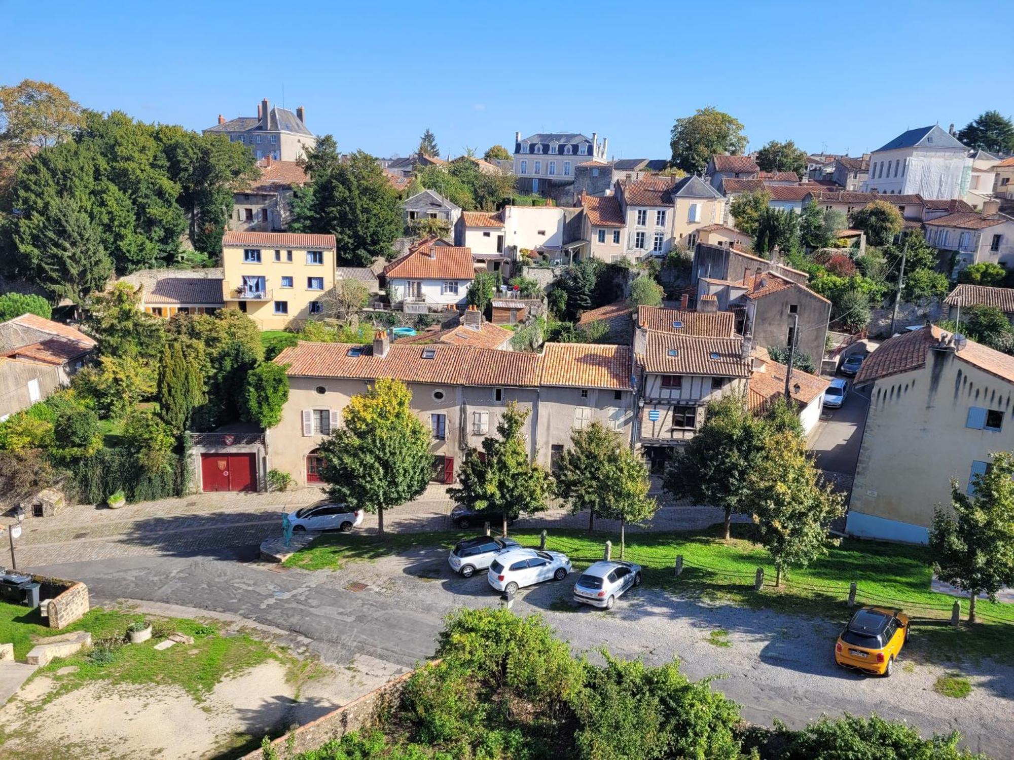 Lekker Slaap Hotell Parthenay Eksteriør bilde